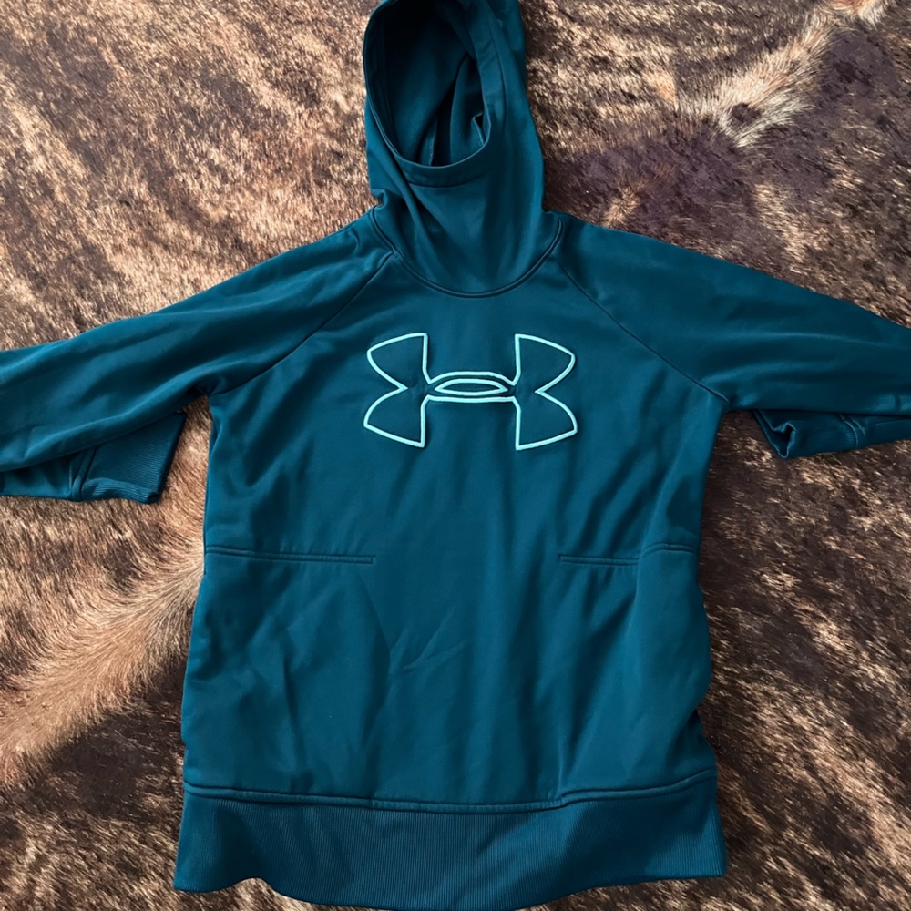 Under armor woman’s sweatshirt